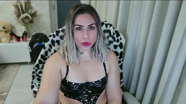 Snapshot of Annyfit4you chatting on December 2, 4:51 am Annyfit4you online show from December 2, 4:51 am