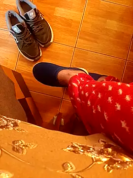 Snapshot of feet_toes chatting on October 31, 5:30 am feet toes online show from October 31, 5:30 am