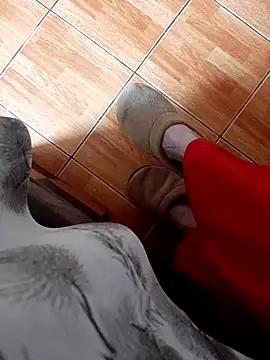 Snapshot of feet_toes chatting on April 1, 8:15 am feet toes online show from April 1, 8:15 am