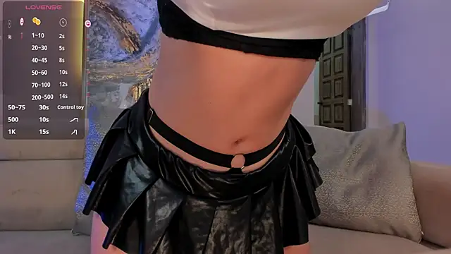 Snapshot of MadelineFox chatting on February 9, 8:11 am MadelineFox online show from February 9, 8:11 am