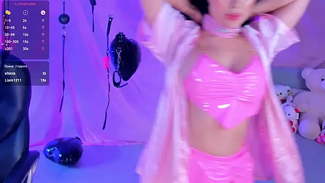 Snapshot of MadelineFox chatting on February 14, 4:20 pm MadelineFox online show from February 14, 4:20 pm