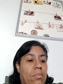 Snapshot of Molly_newman6 chatting on May 2, 11:48 am Molly newman6 online show from May 2, 11:48 am