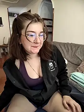 Snapshot of HunnyyLove chatting on October 6, 4:37 pm HunnyyLove online show from October 6, 4:37 pm