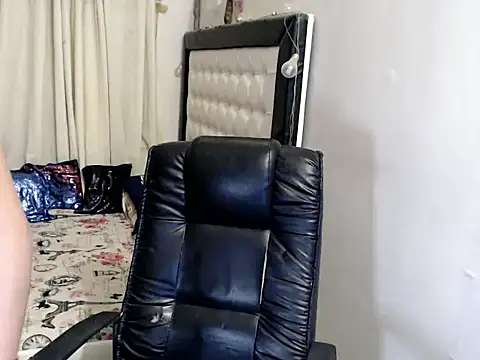 Snapshot of Goddess_Sarah chatting on March 8, 11:25 am Goddess Sarah online show from March 8, 11:25 am