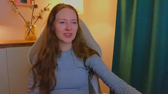 Snapshot of freya_nilsson chatting on December 5, 4:44 pm freya nilsson online show from December 5, 4:44 pm