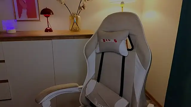 Snapshot of freya_nilsson chatting on December 8, 6:50 pm freya nilsson online show from December 8, 6:50 pm