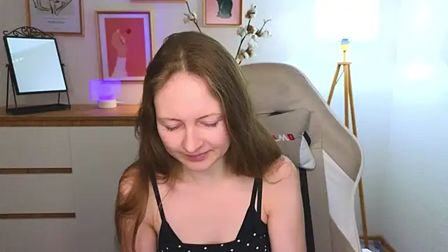 Snapshot of freya_nilsson chatting on December 10, 7:11 pm freya nilsson online show from December 10, 7:11 pm