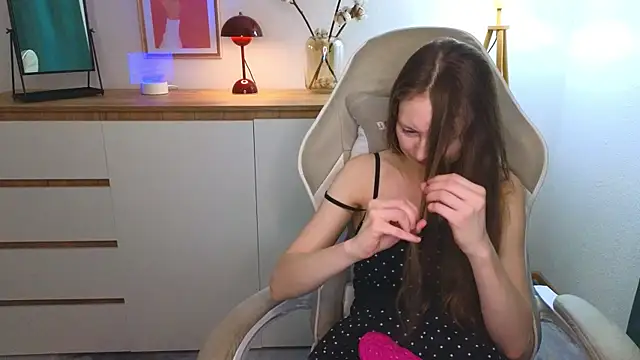 Snapshot of freya_nilsson chatting on December 11, 4:09 pm freya nilsson online show from December 11, 4:09 pm