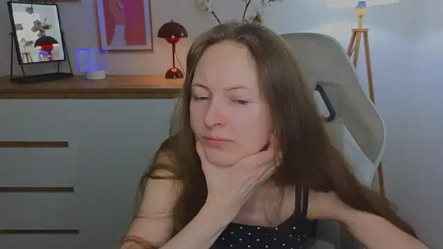 Snapshot of freya_nilsson chatting on December 17, 3:39 pm freya nilsson online show from December 17, 3:39 pm