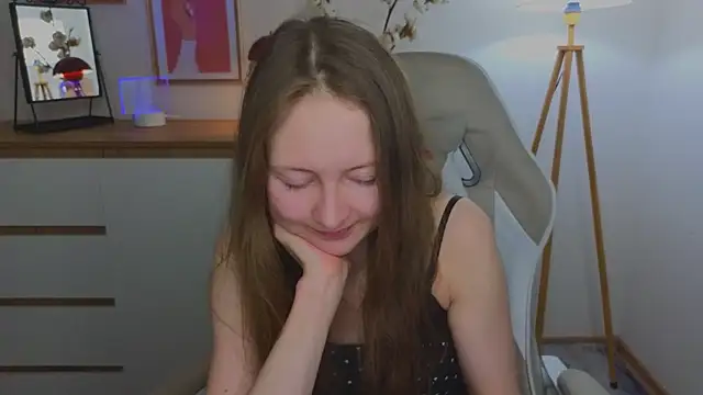 Snapshot of freya_nilsson chatting on December 17, 6:42 pm freya nilsson online show from December 17, 6:42 pm