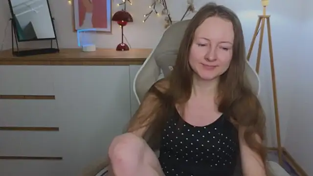 Snapshot of freya_nilsson chatting on December 18, 4:06 pm freya nilsson online show from December 18, 4:06 pm