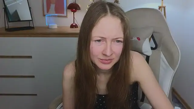 Snapshot of freya_nilsson chatting on December 18, 7:08 pm freya nilsson online show from December 18, 7:08 pm