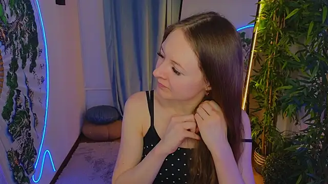 Snapshot of freya_nilsson chatting on December 22, 4:06 pm freya nilsson online show from December 22, 4:06 pm