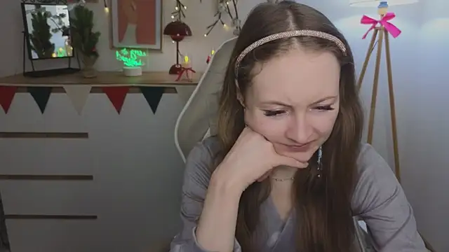 Snapshot of freya_nilsson chatting on December 24, 4:08 pm freya nilsson online show from December 24, 4:08 pm