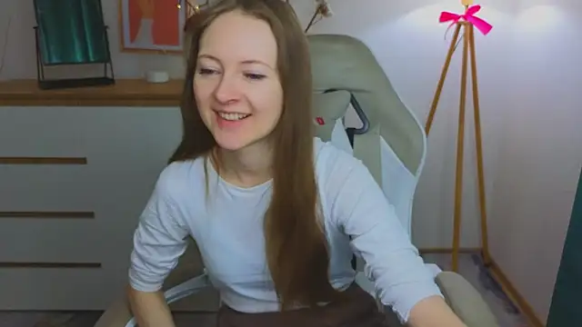 Snapshot of freya_nilsson chatting on February 4, 9:38 am freya nilsson online show from February 4, 9:38 am