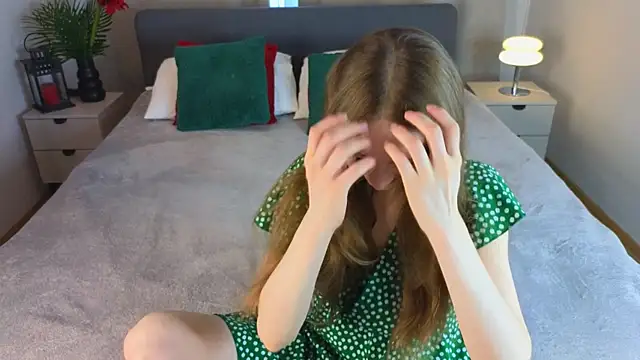 Snapshot of freya_nilsson chatting on February 5, 9:36 am freya nilsson online show from February 5, 9:36 am