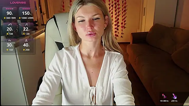 Snapshot of AngelMiaM chatting on February 11, 6:35 pm AngelMiaM online show from February 11, 6:35 pm