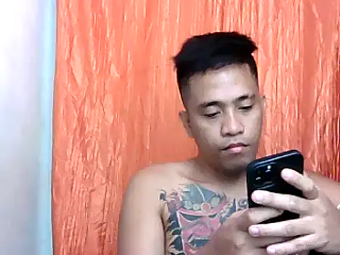 Snapshot of Thyler08 chatting on December 25, 2:35 am Thyler08 online show from December 25, 2:35 am