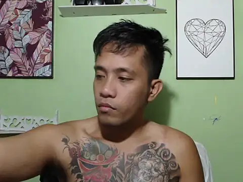 Snapshot of Thyler08 chatting on October 29, 6:37 am Thyler08 online show from October 29, 6:37 am