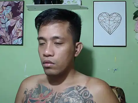 Snapshot of Thyler08 chatting on November 13, 6:45 am Thyler08 online show from November 13, 6:45 am