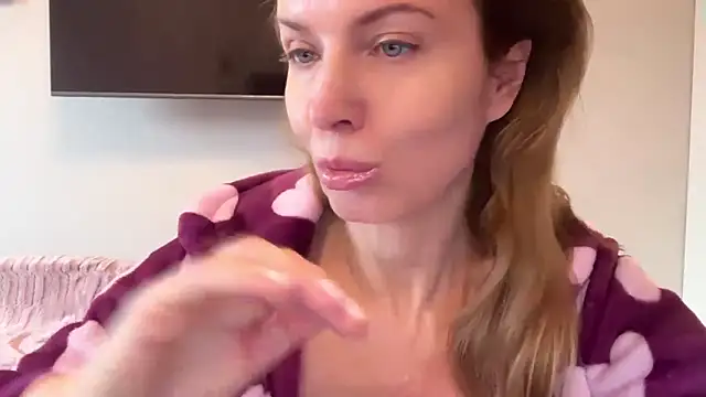 RachellAmazing online show from February 12, 9:52 am