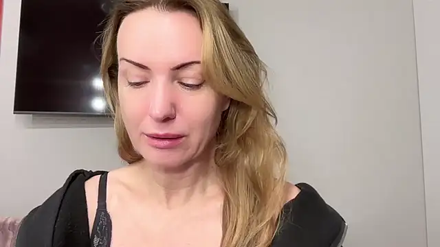 RachellAmazing online show from February 15, 6:12 am