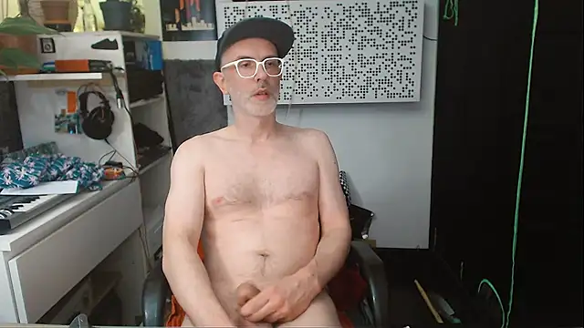 Snapshot of cockrok chatting on January 31, 10:42 am cockrok online show from January 31, 10:42 am