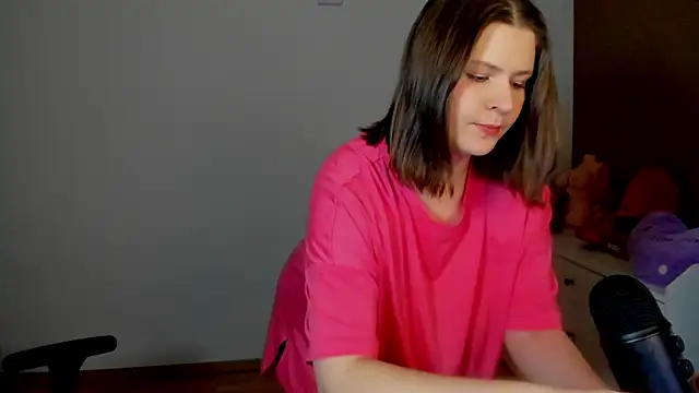 Snapshot of TinniAngel chatting on March 5, 6:23 pm TinniAngel online show from March 5, 6:23 pm