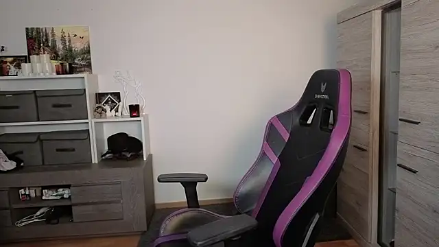 Snapshot of TinniAngel chatting on September 11, 5:35 pm TinniAngel online show from September 11, 5:35 pm