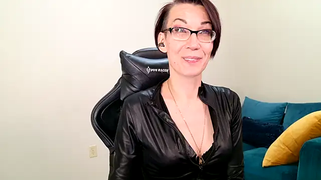 Snapshot of EveEnigma chatting on February 18, 5:10 pm EveEnigma online show from February 18, 5:10 pm