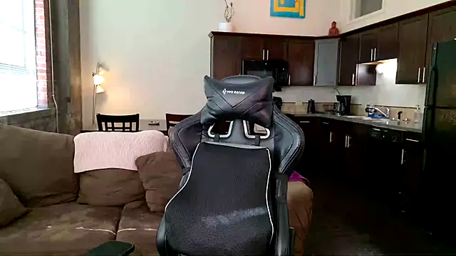 Snapshot of EveEnigma chatting on February 27, 7:26 pm EveEnigma online show from February 27, 7:26 pm