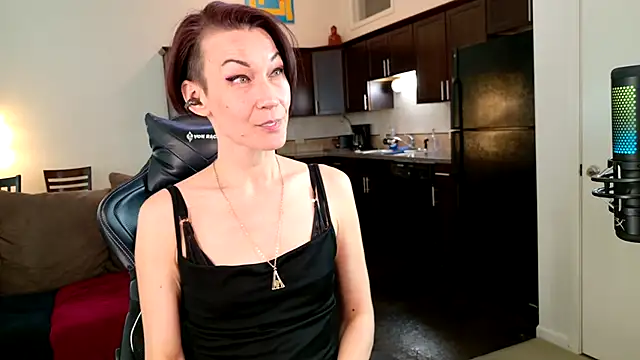 Snapshot of EveEnigma chatting on March 5, 1:06 pm EveEnigma online show from March 5, 1:06 pm