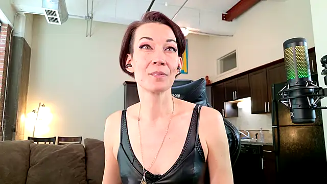 Snapshot of EveEnigma chatting on March 6, 9:31 pm EveEnigma online show from March 6, 9:31 pm