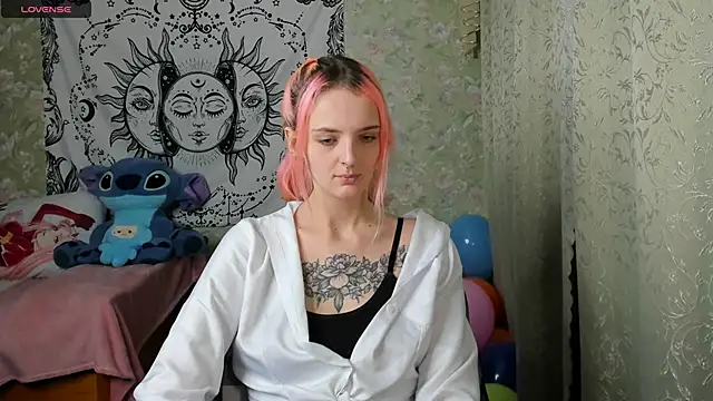 Snapshot of Cutie_Adelia chatting on December 18, 12:07 pm Cutie Adelia online show from December 18, 12:07 pm