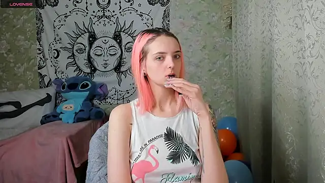 Snapshot of Cutie_Adelia chatting on December 26, 10:26 am Cutie Adelia online show from December 26, 10:26 am