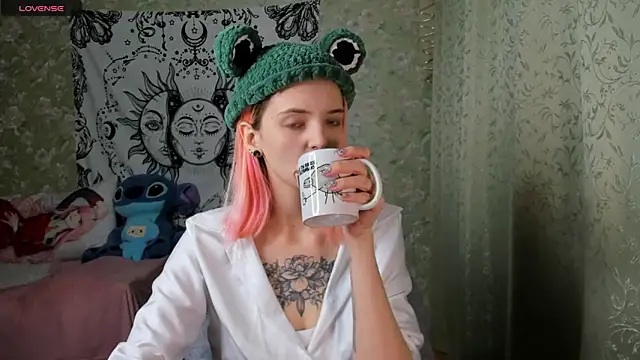 Snapshot of Cutie_Adelia chatting on January 7, 1:03 pm Cutie Adelia online show from January 7, 1:03 pm