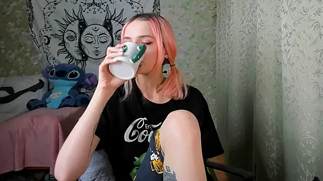 Snapshot of Cutie_Adelia chatting on January 25, 12:26 pm Cutie Adelia online show from January 25, 12:26 pm