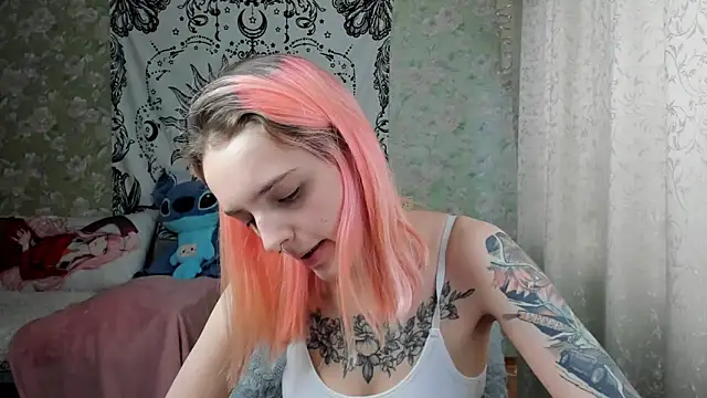 Snapshot of Cutie_Adelia chatting on February 16, 11:16 am Cutie Adelia online show from February 16, 11:16 am