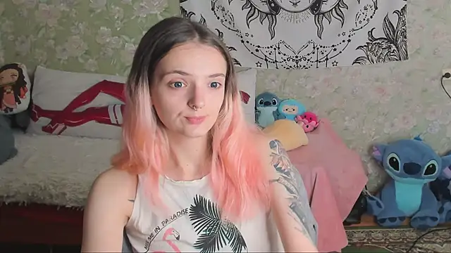 Snapshot of Cutie_Adelia chatting on October 9, 8:12 am Cutie Adelia online show from October 9, 8:12 am