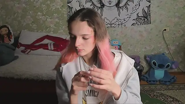 Snapshot of Cutie_Adelia chatting on November 11, 11:21 am Cutie Adelia online show from November 11, 11:21 am