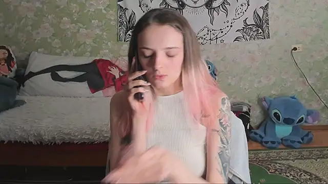 Snapshot of Cutie_Adelia chatting on February 8, 10:18 am Cutie Adelia online show from February 8, 10:18 am