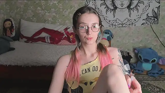Cutie Adelia online show from May 6, 2:00 pm
