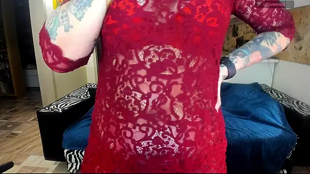 StacyTigerr online show from December 4, 4:05 pm