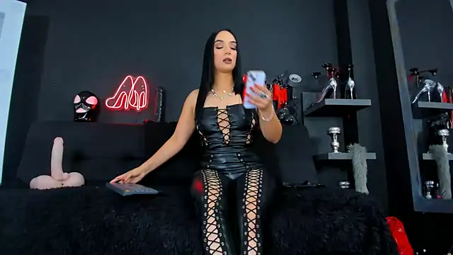 Snapshot of Amberstones chatting on February 11, 9:03 pm Amberstones online show from February 11, 9:03 pm