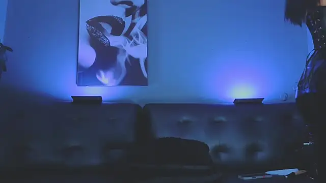 Snapshot of Amberstones chatting on December 4, 8:06 pm Amberstones online show from December 4, 8:06 pm