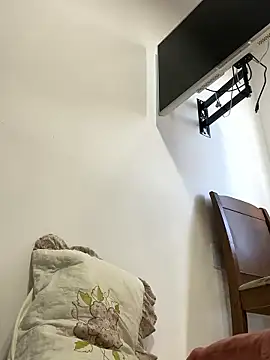 Snapshot of Emmabee123 chatting on January 7, 4:20 pm Emmabee123 online show from January 7, 4:20 pm