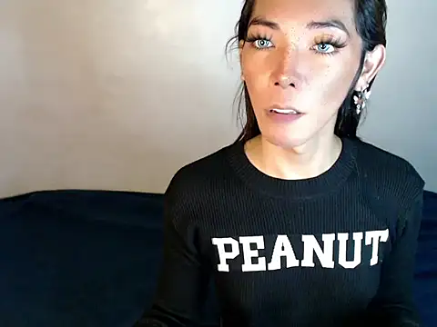 Snapshot of perly_169 chatting on January 25, 10:51 am perly 169 online show from January 25, 10:51 am