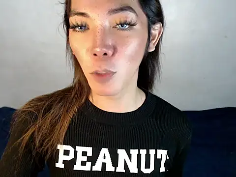 Snapshot of perly_169 chatting on February 7, 1:11 pm perly 169 online show from February 7, 1:11 pm