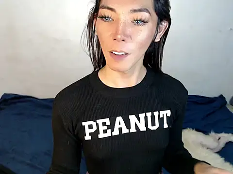 Snapshot of perly_169 chatting on February 21, 10:07 am perly 169 online show from February 21, 10:07 am