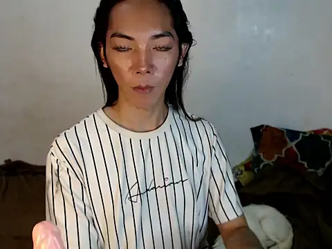 Snapshot of perly_169 chatting on March 8, 1:36 pm perly 169 online show from March 8, 1:36 pm